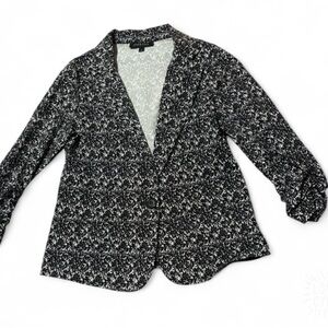 Elegant Black and White Patterned Blazer